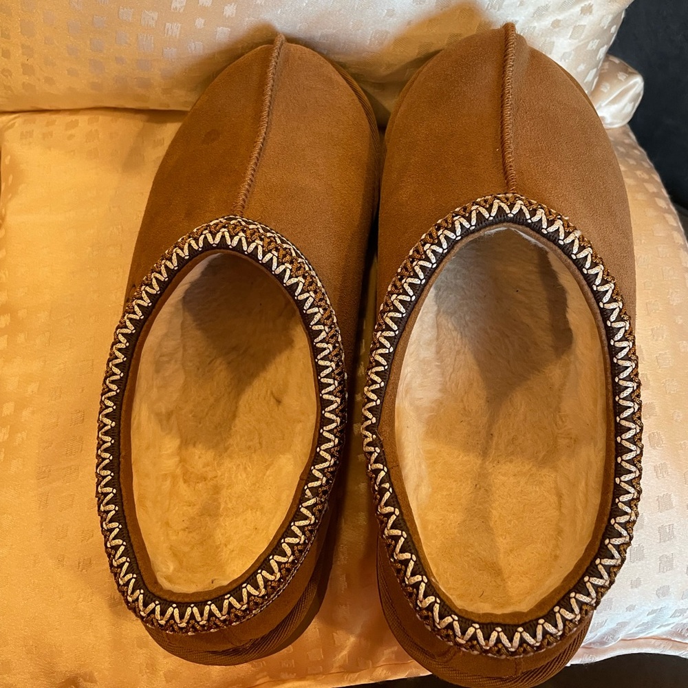 Women’s Uggs Tasman chestnut size 10 - worn once - authentic